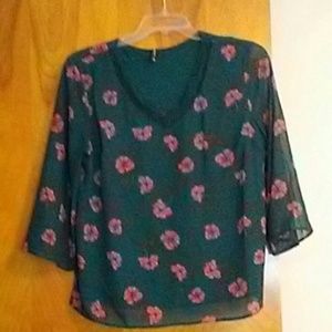 💝3/$10💝 Green/Pink Floral Top